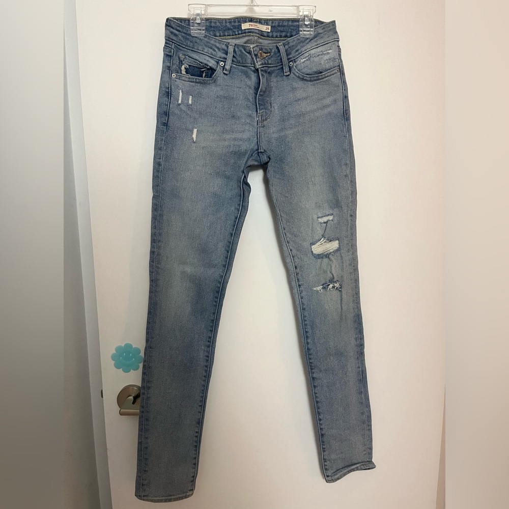 Levi’s 711 Skinny Stylish Distressed Denim Jeans (Size: 26)